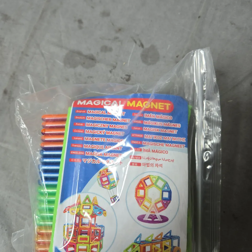 BOX OF ASSORTED TOYS INCLUDING ANIMAL ANTICS GAME , COLOUR CHALKS , EARLY EDUCATION DEVICE AND VARIOUS SOFT TOYS 