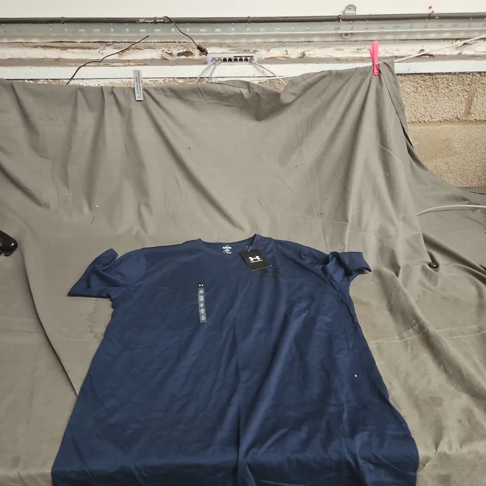 UNDER ARMOUR NAVY T-SHIRT – MEN'S MEDIUM (M) – LOOSE FIT