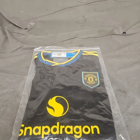 MANCHESTER UNITED ADIDAS FOOTBALL SHIRT – BLACK WITH YELLOW/BLUE TRIM, SIZE 24
