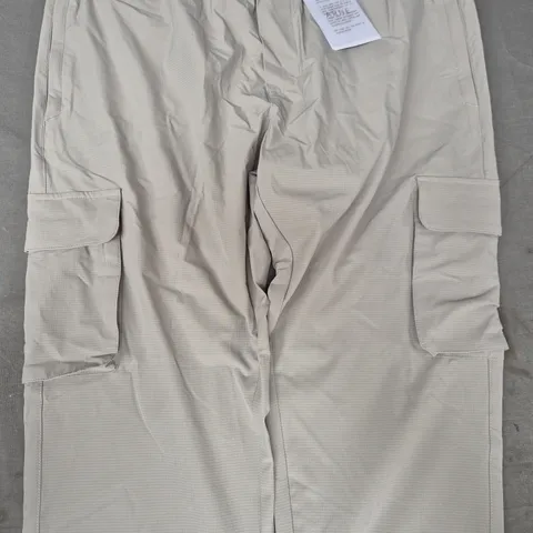 ARNE UTILITY CARGO PANTS IN STONE SIZE LARGE