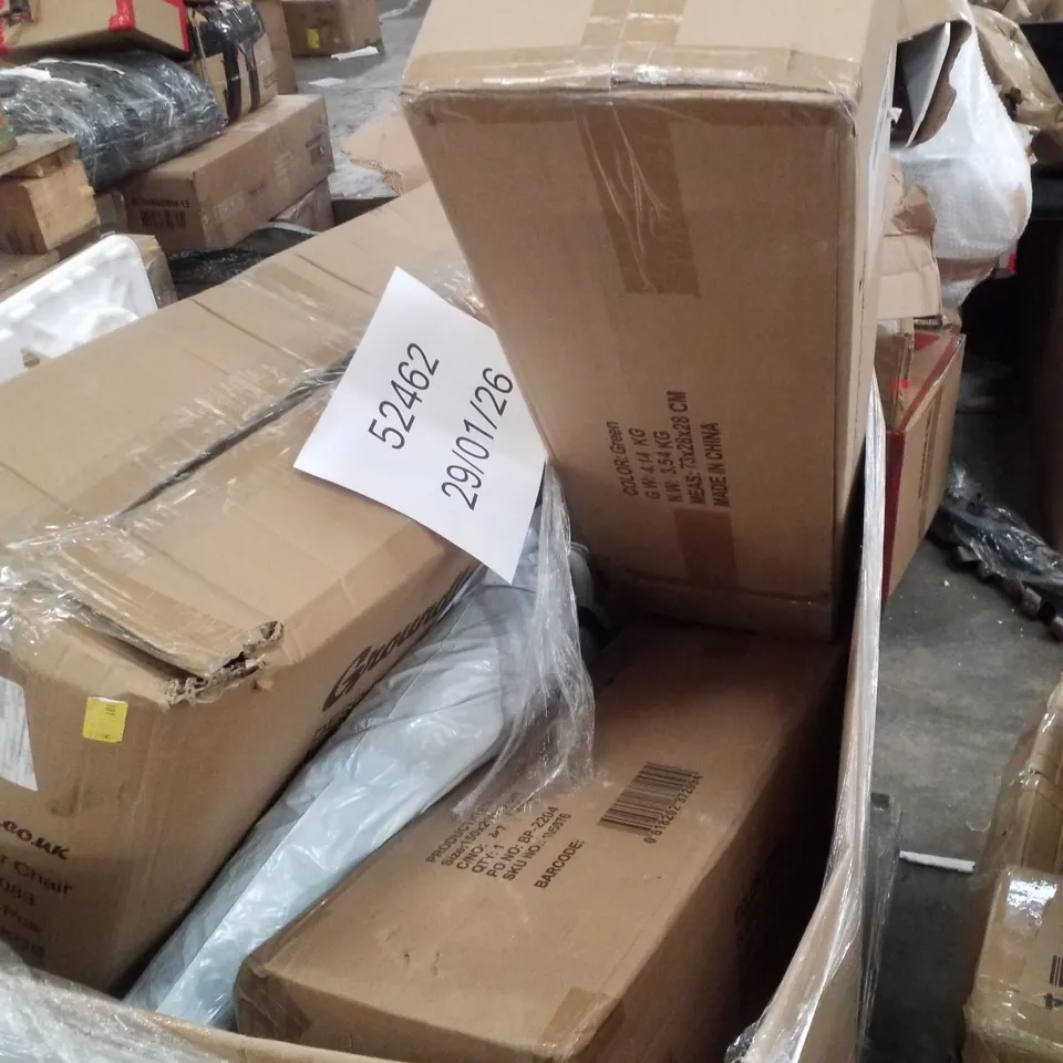 PALLET CONTAINING ASSORTED PRODUCTS INCLUDING RECLINER CHAIR & MATTRESS TOPPERS