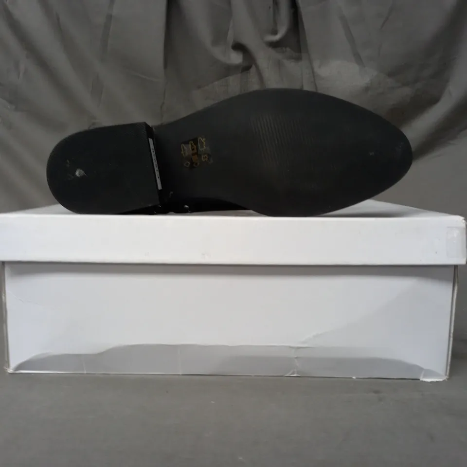 BOXED PAIR OF STEVE MADDEN CADE LEATHER ANKLE BOOTS IN BLACK EU SIZE 36