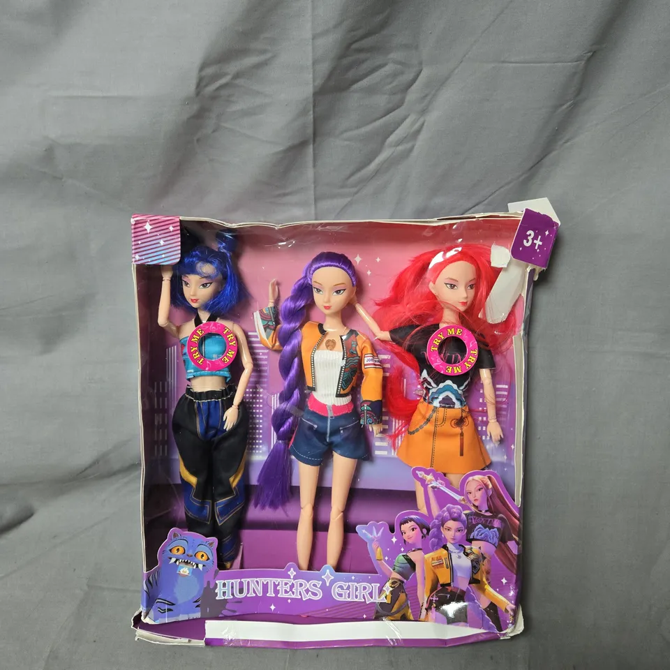 HUNTERS GIRL FASHION DOLLS SET – 3 FIGURES IN BOX