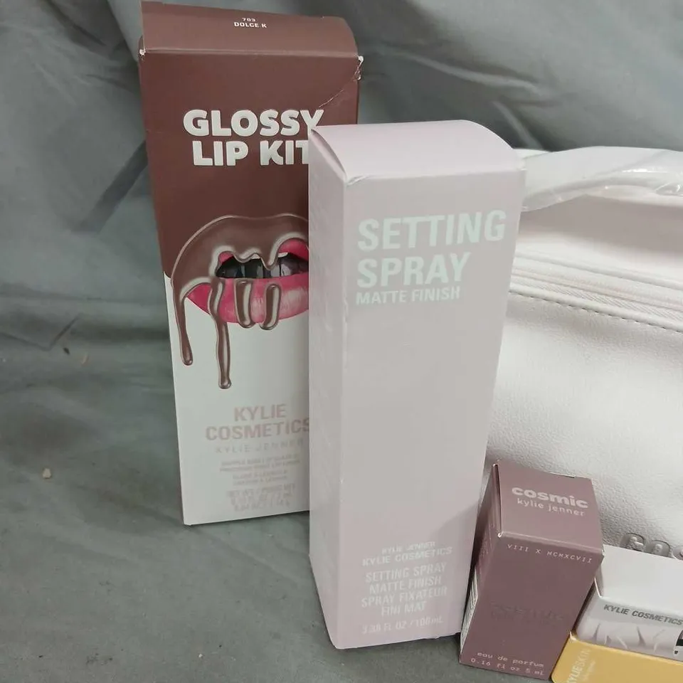 KYLIE JENNER COSMETICS SET – GLOSSY LIP KIT, SETTING SPRAY MATTE FINISH, LIPBUTTER & TINTED BUTTER BALM