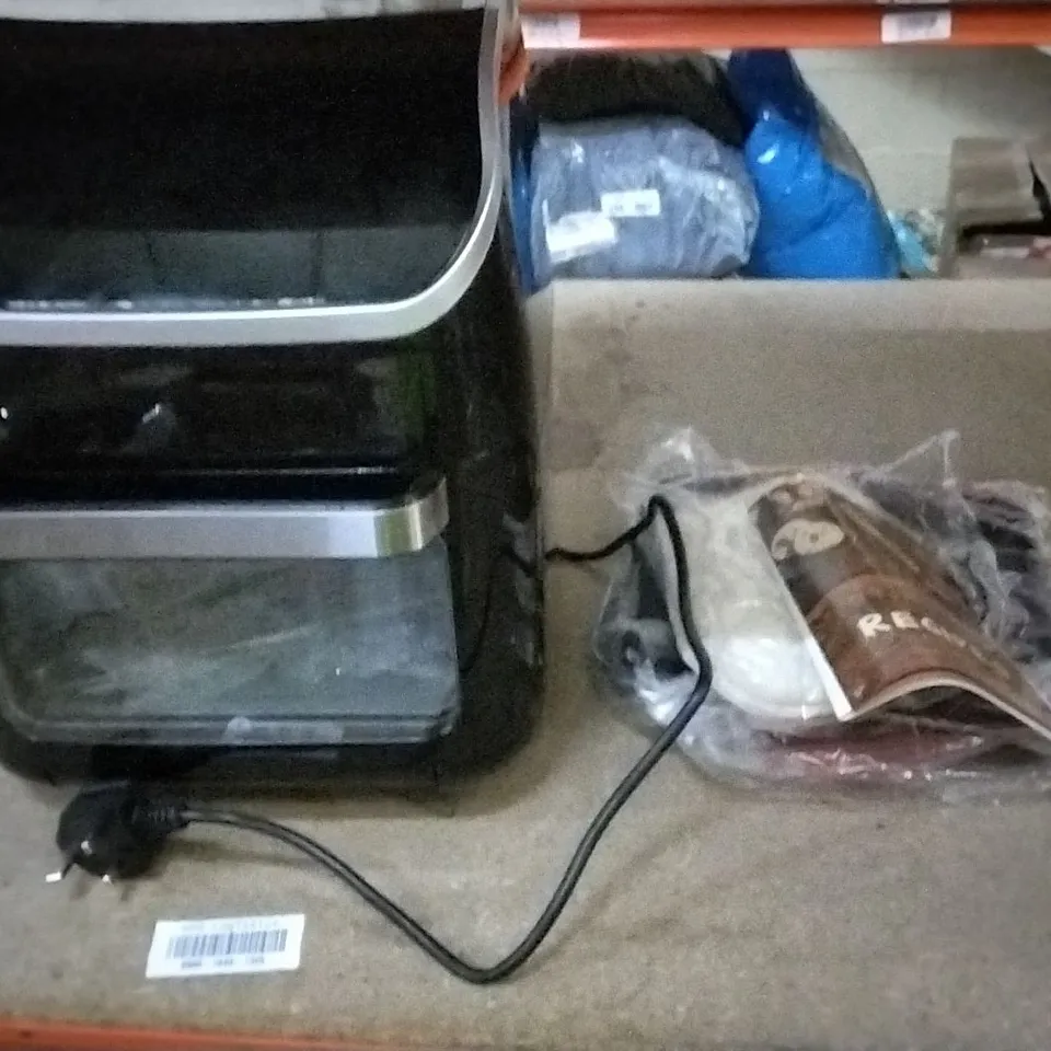 BOXED AIR FRYER WITH OVEN GLOVE AND OTHER ACCESSORIES 
