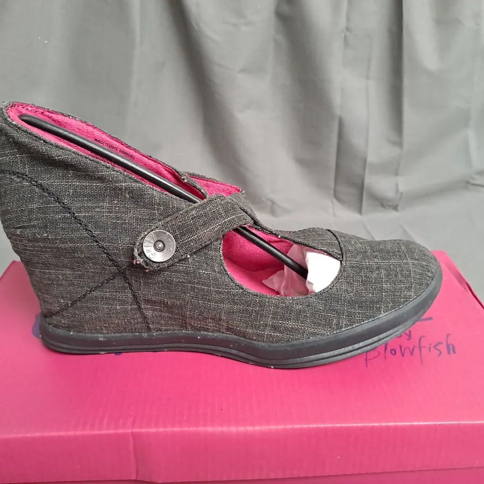 BOX OF APPROXIMATELY 12 PAIRS OF BLACK GUPPY LOVE WEDGE SHOES IN VARIOUS SIZES 