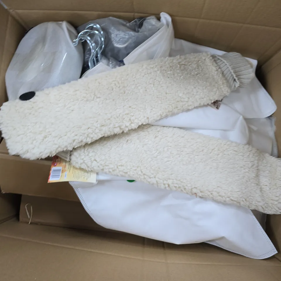 APPROXIMATELY 20 ASSORTED HOUSEHOLD PRODUCTS TO INCLUDE GEEETECH 3D PRINTER FILAMENT, GOLF SOUND SWING TRAINERS, HOT WATER BOTTLE, ETC - COLLECTION ONLY