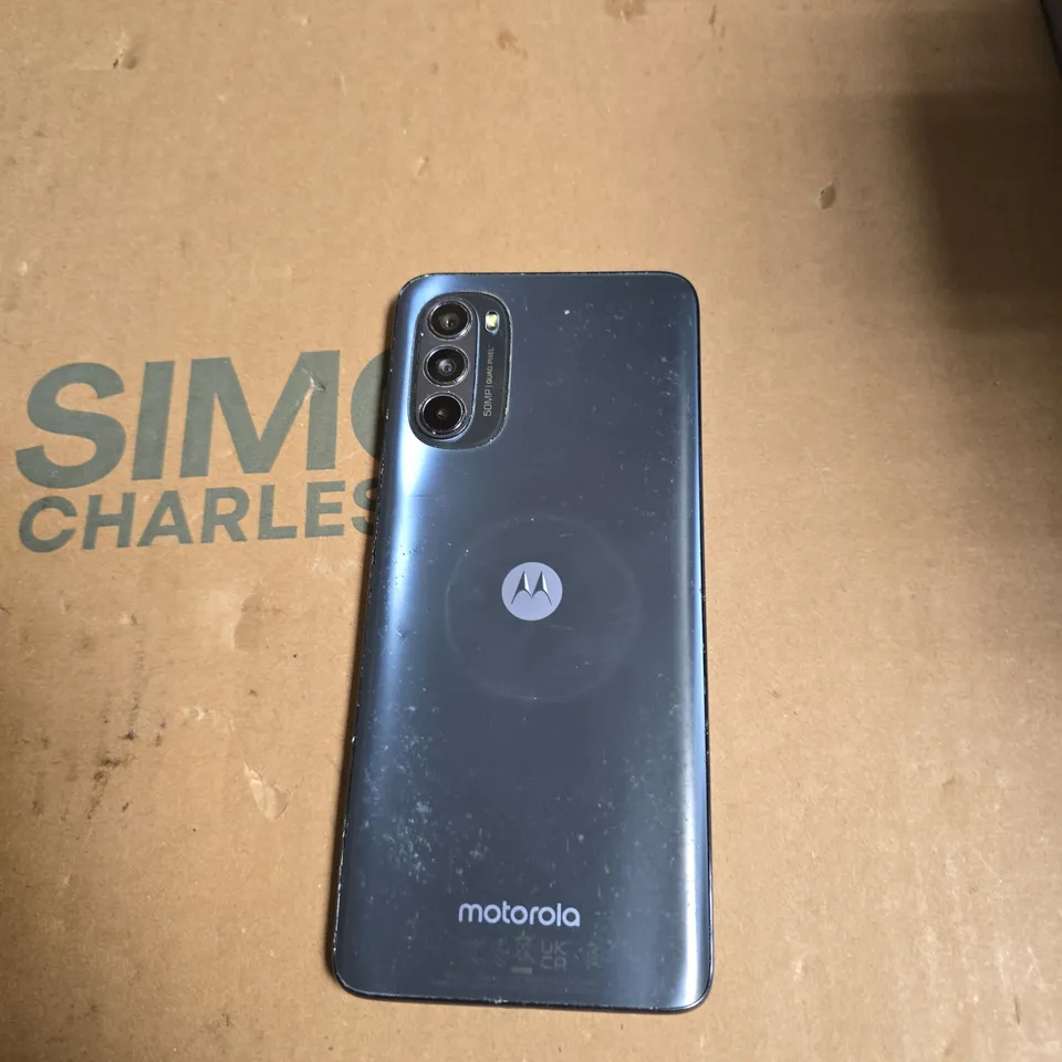 MOTOROLA SMARTPHONE – BLACK - DAMAGED SCREEN