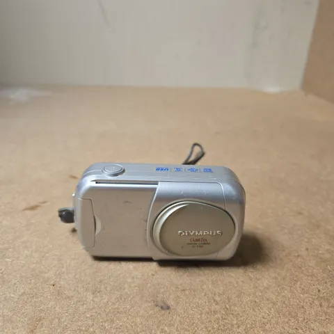 OLYMPUS CAMEDIA C-150 DIGITAL CAMERA - SILVER