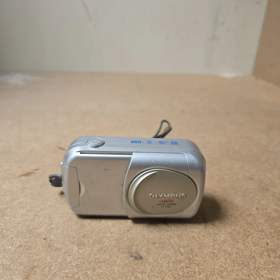 OLYMPUS CAMEDIA C-150 DIGITAL CAMERA - SILVER