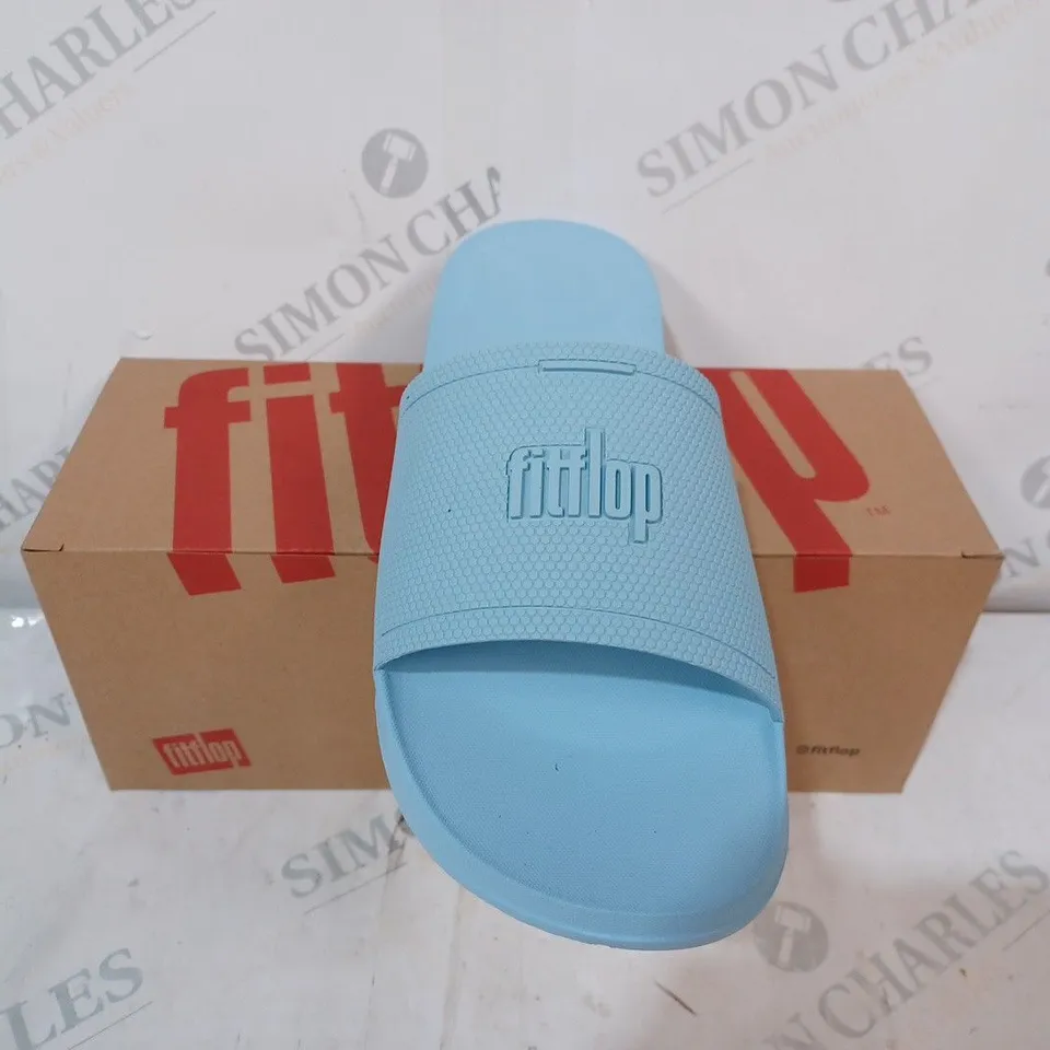 BOXED PAIR OF FITFLOP IQUISHION SLIDES IN SKY BLUE - UK 7