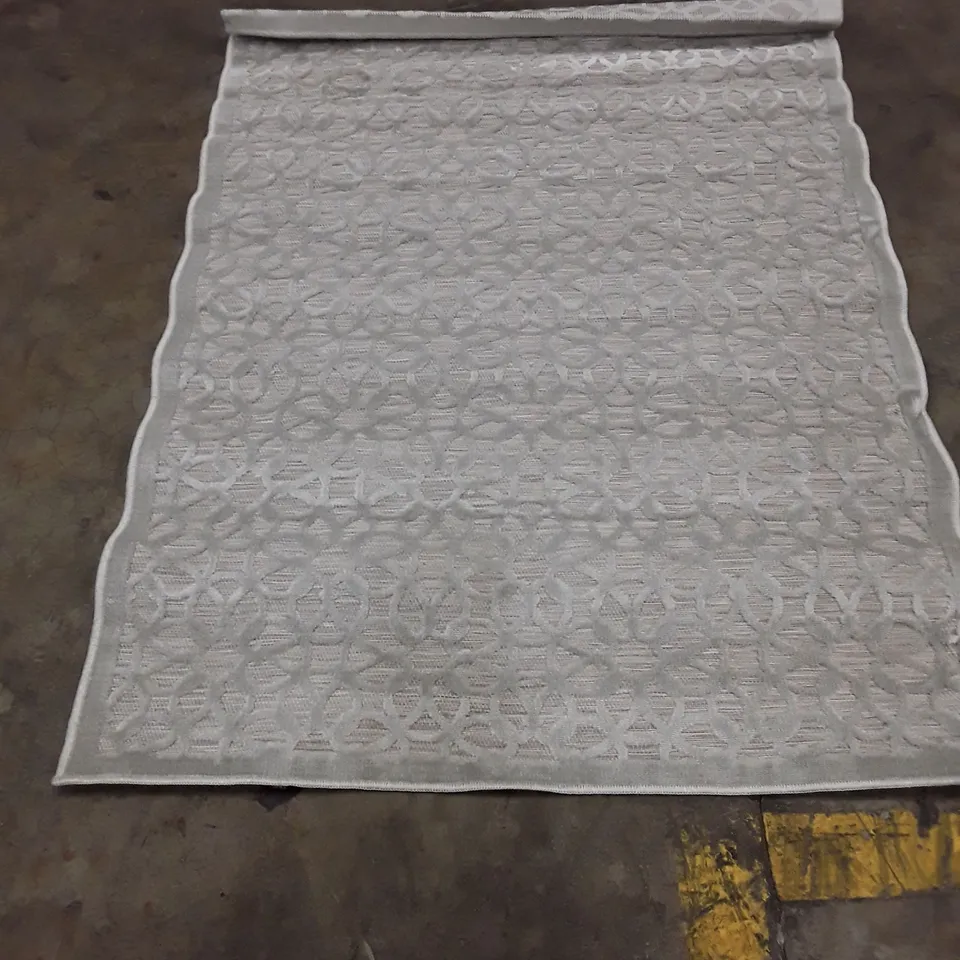 GREY PATTERNED RUG RUNNER WITH CIRCULAR MOTIF 160X120CM APPROXIMATELY