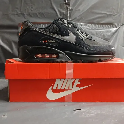 BOXED PAIR OF NIKE AIR MAX 90 TRAINERS IN BLACK/ORANGE SIZE UK 9