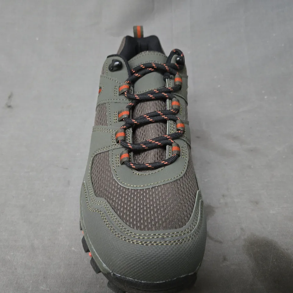 BOXED PAIR OF MOUNTAIN WAREHOUSE MCLEOD WIDE-FIT OUTDOOR WALKING SHOES IN KHAKI UK SIZE 10