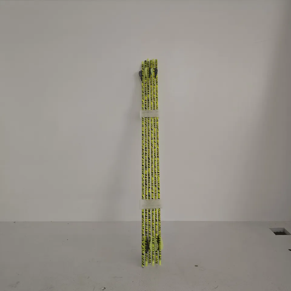 SHARROW SET OF 6 BLACK/YELLOW ARCHERY ARROWS UNBOXED