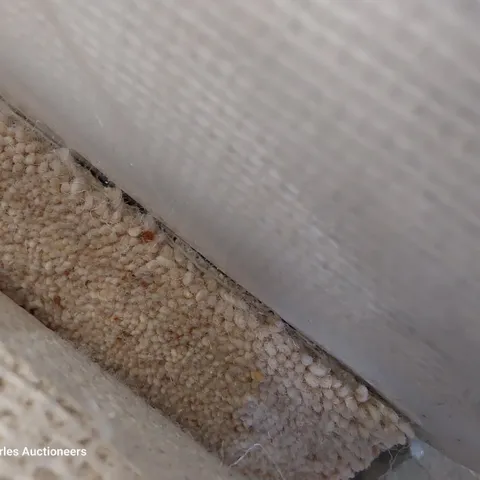 ROLL OF QUALITY STRATHMORE PLATINUM ISABELLA CARPET APPROXIMATELY 5M Γ 4.45M