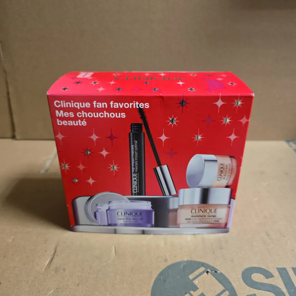 CLINIQUE FAN FAVORITES BEAUTY SET