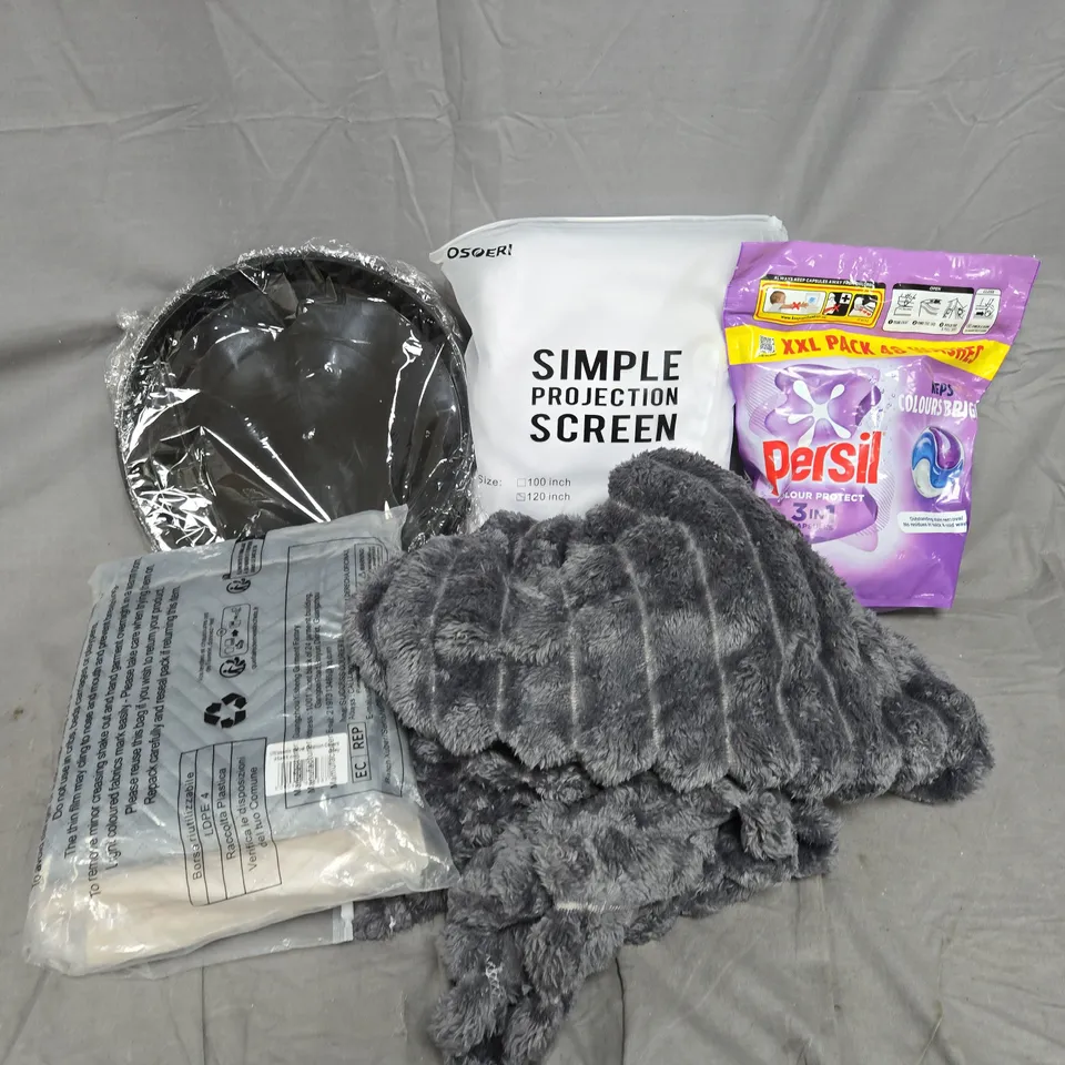 APPROXIMATELY 15 ASSORTED HOUSEHOLD PRODUCTS TO INCLUDE SIMPLE PROJECTION SCREEN, PERSIL XXL PACK, CUSHION COVERS, ETC