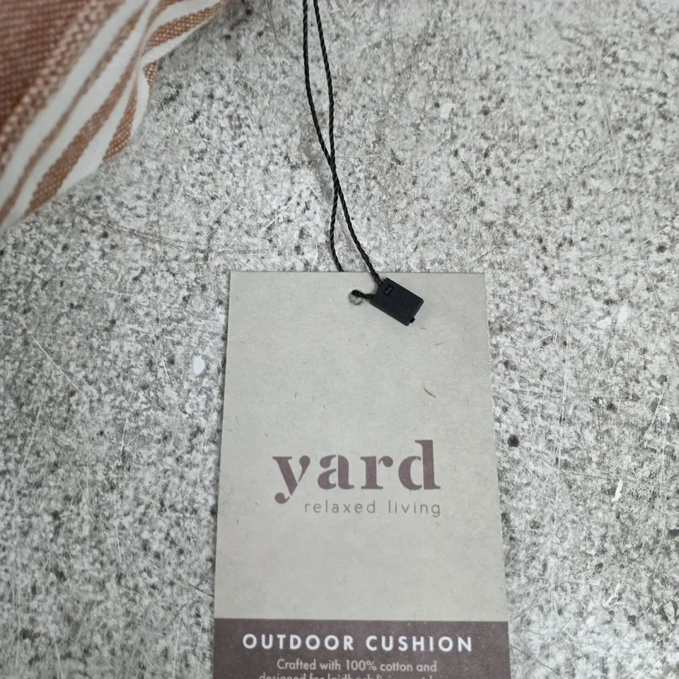 YARD RELAXED LIVING OUTDOOR CUSHION – 50X50 CM, PECAN STRIPE