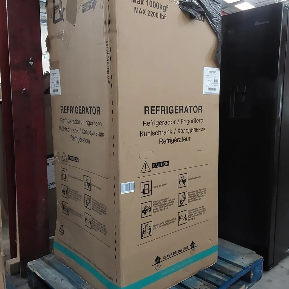 BOXED HISENSE PUREFLAT RF632N4WFE FRIDGE FREEZER - BLACK