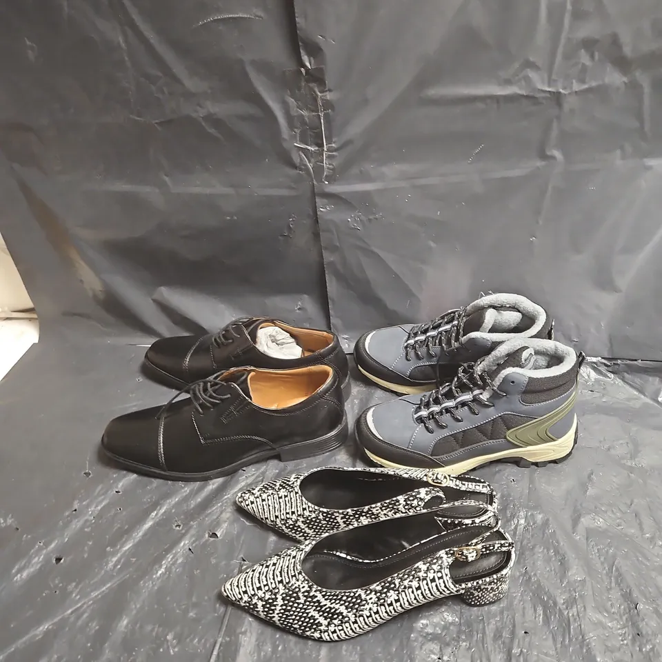 APPROXIMATELY 25 ITEMS OF MIXED FOOTWEAR LOT: SANDALS, HEELS AND SNEAKERS IN BOX