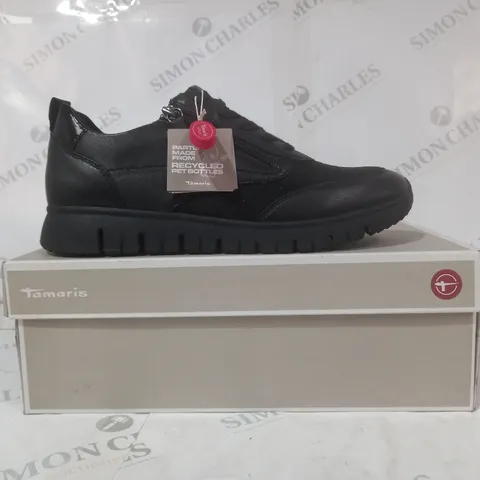 BOXED PAIR OF TAMARIS COMFORT SHOES IN BLACK EU SIZE 41