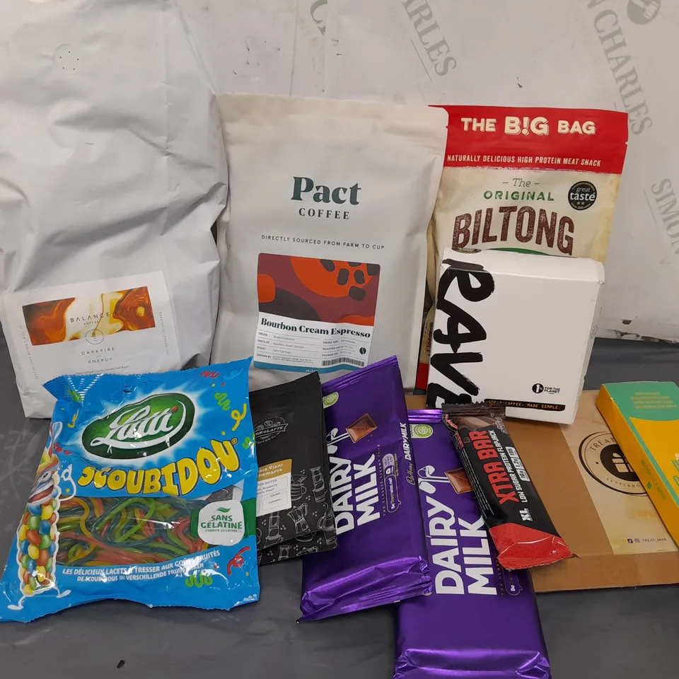 APPROXIMATELY 10 ASSORTED FOOD AND DRINK TO INCLUDE BALANCE COFFEE DARKFIRE ENERGY, PACT COFFEE BOURBON CREAM ESPRESSO, THE ORIGINAL BILTONG COMPANY PIRI PIRI 