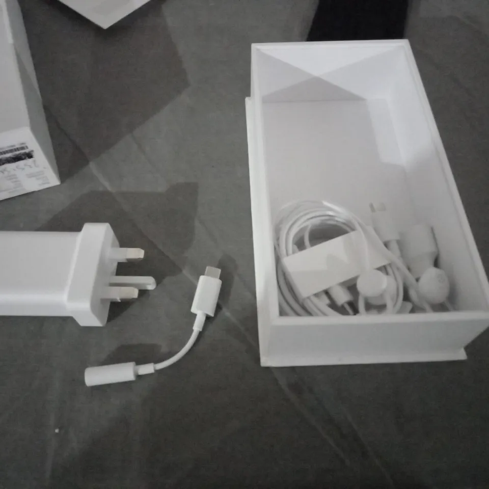 BOXED GOOGLE PIXEL 3 MOBILE PHONE