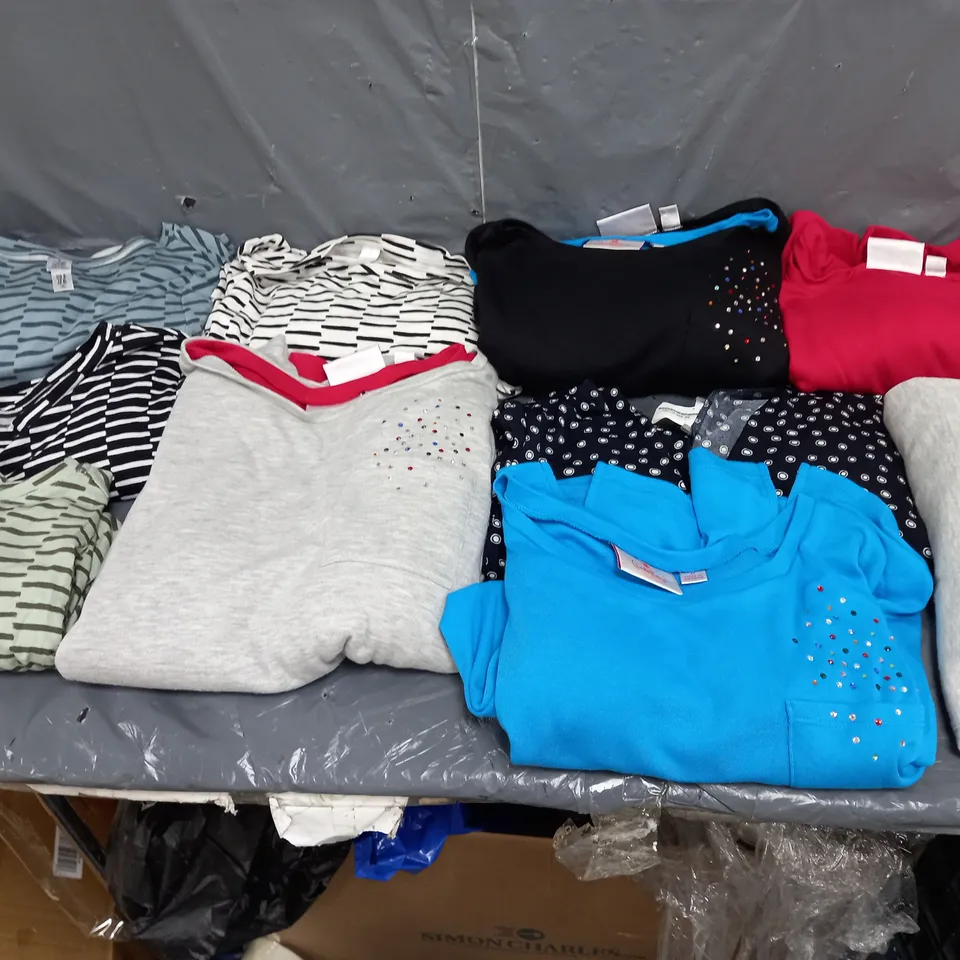 BOX OF APPROXIMATELY 10 ASSORTED PIECES OF CLOTHING IN VARIOUS STYLES, SIZES, AND BRANDS 