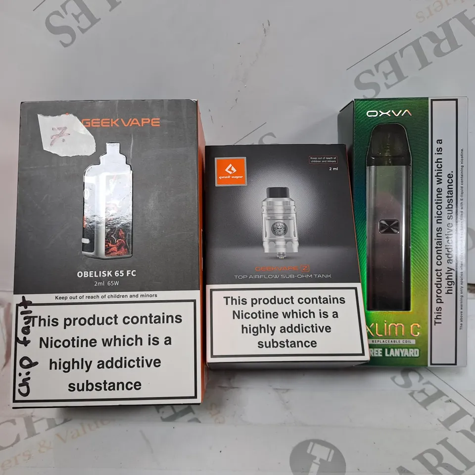 APPROXIMATELY 20 VAPES & E-CIGARETTES TO INCLUDE - GEEK VAPE OBELISK 65 FC - OXVA XLIM C - GEEK VAPE 2 ECT