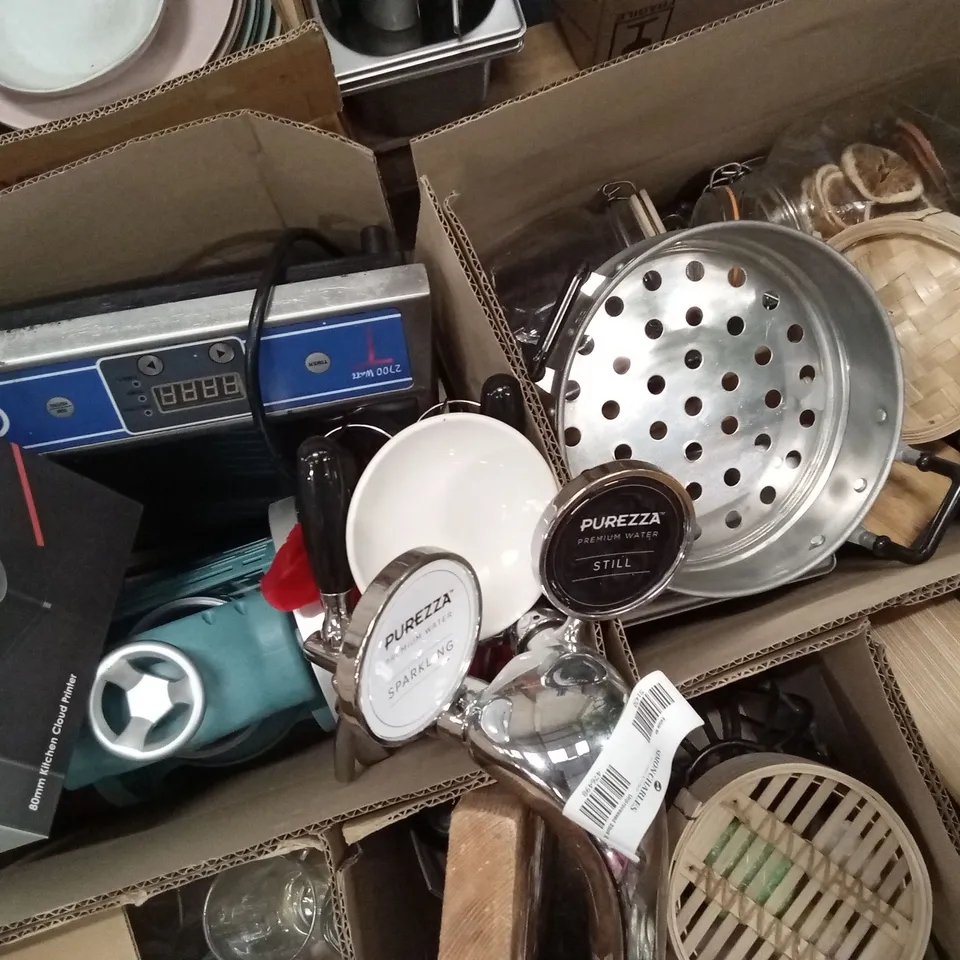 PALLET OF ASSORTED CATERING SUPPLIES AND RESTERAUNT DECOR ITEMS