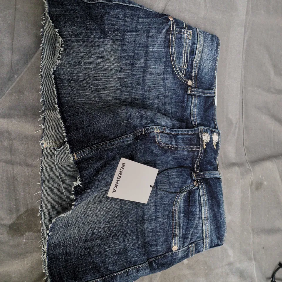 BERSHKA DENIM SHORTS, UK 10 (EU 38) – FRINGED HEM
