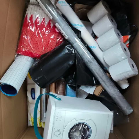 APPROXIMATELY 15 ASSORTED HOUSEHOLD PRODUCTS TO INCLUDE STORAGE CONTAINER, WALLPAPER, BIN BAGS ETC 