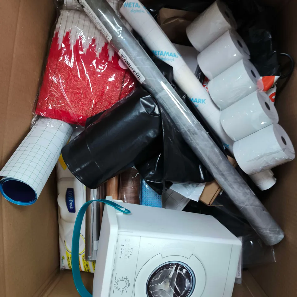 APPROXIMATELY 15 ASSORTED HOUSEHOLD PRODUCTS TO INCLUDE STORAGE CONTAINER, WALLPAPER, BIN BAGS ETC