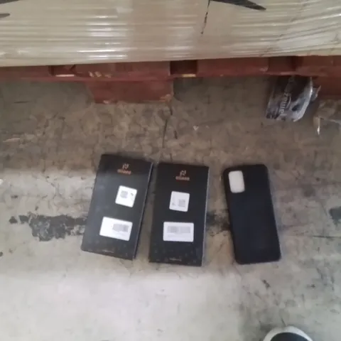 PALLET CONTAINING A LARGE QUANTITY OF PHONE CASES,SCREEN PROTECTORS 