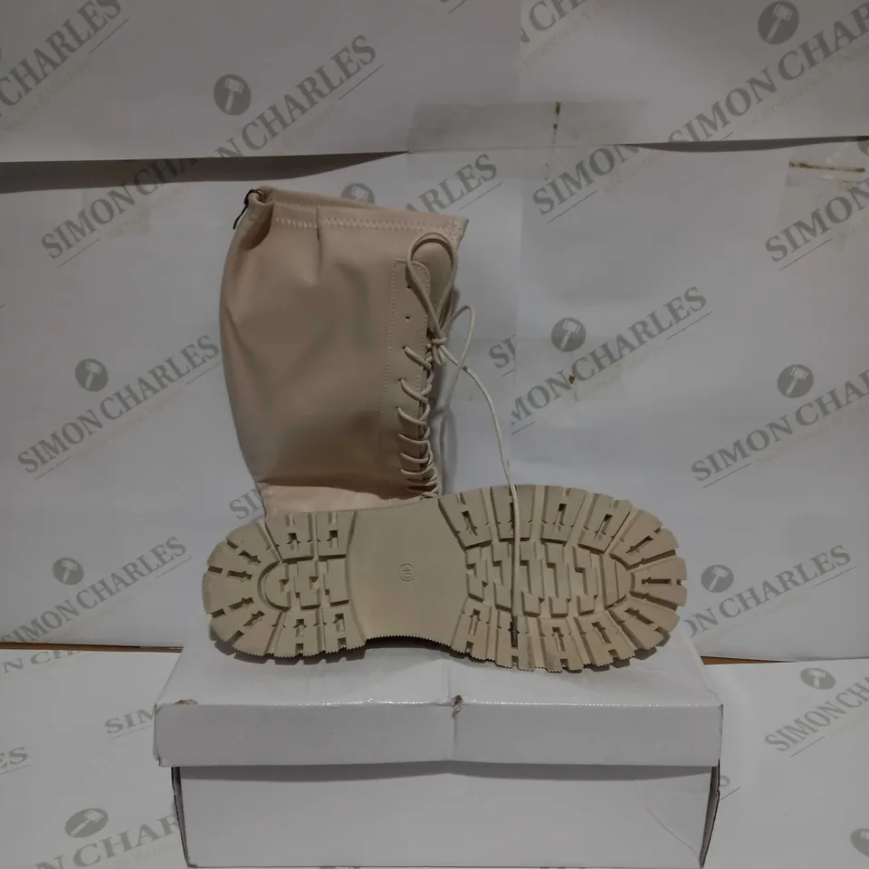 LACE-UP FRONT CHUNKY HEELED COMBAT BOOTS IN BEIGE - UE 40