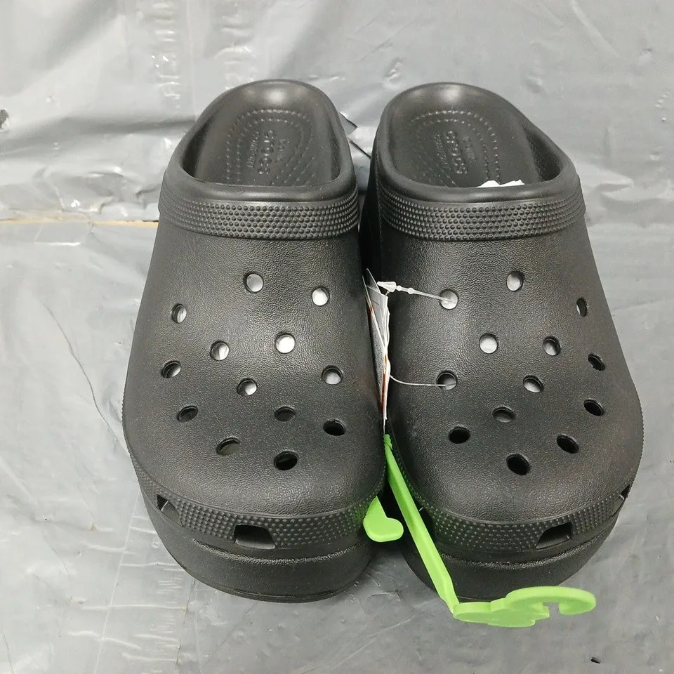 CROCS SIREN CLOGS IN BLACK - M5/W7