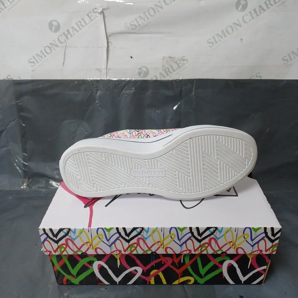 SKECHERS LADIES LACE UP PUMPS WHITE MULTI SIZE 7