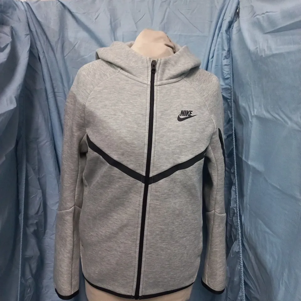 CHILDREN'S NIKE GREY ZIP HOODIE – UK SIZE L (EU 147-158 CM) MADE IN CAMBODIA