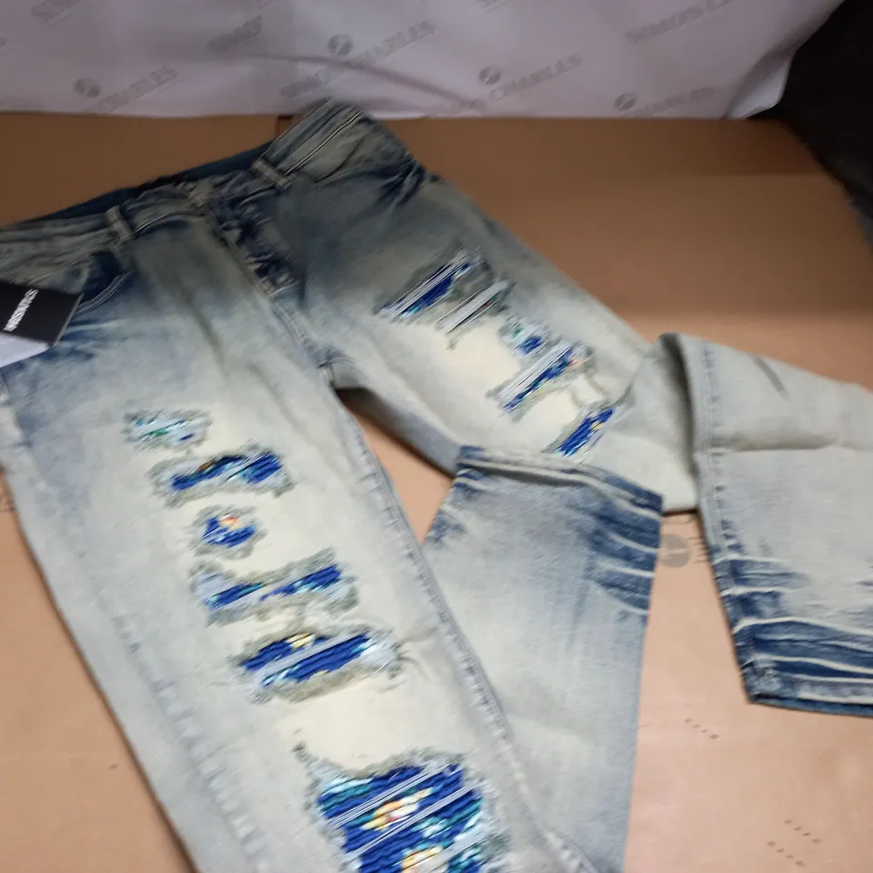 HESNTLS DISTRESSED JEANS - 36