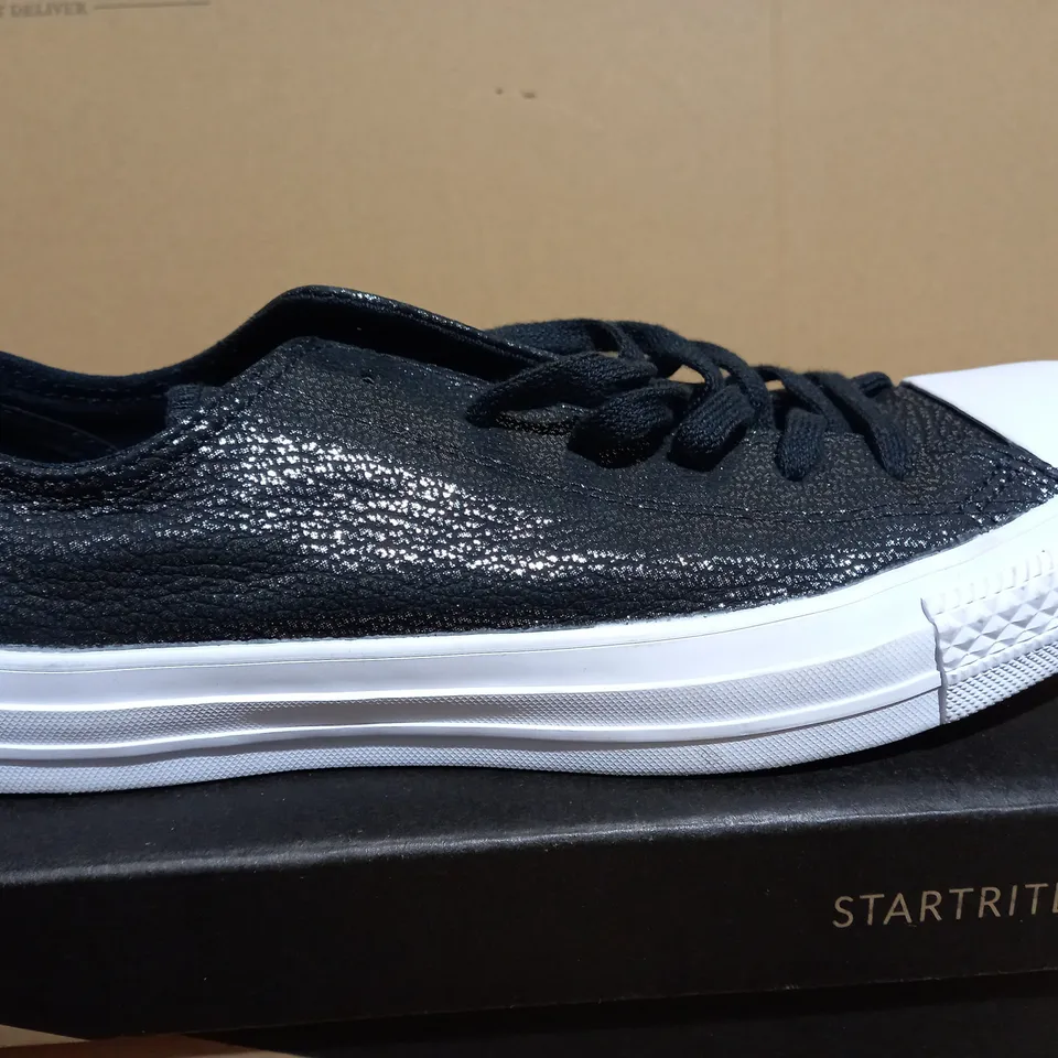 CONVERSE ALL STAR WOMENS SHOE - SIZE 6