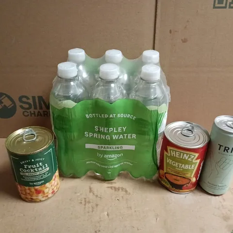 APPROXIMATELY 10 ASSORTED FOOD & DRINK ITEMS TO INCLUDE SHEPLEY SPRING WATER, TRIP SICILIAN LEMON, HEINZ VEGETABLE SOUP, ETC - COLLECTION ONLY