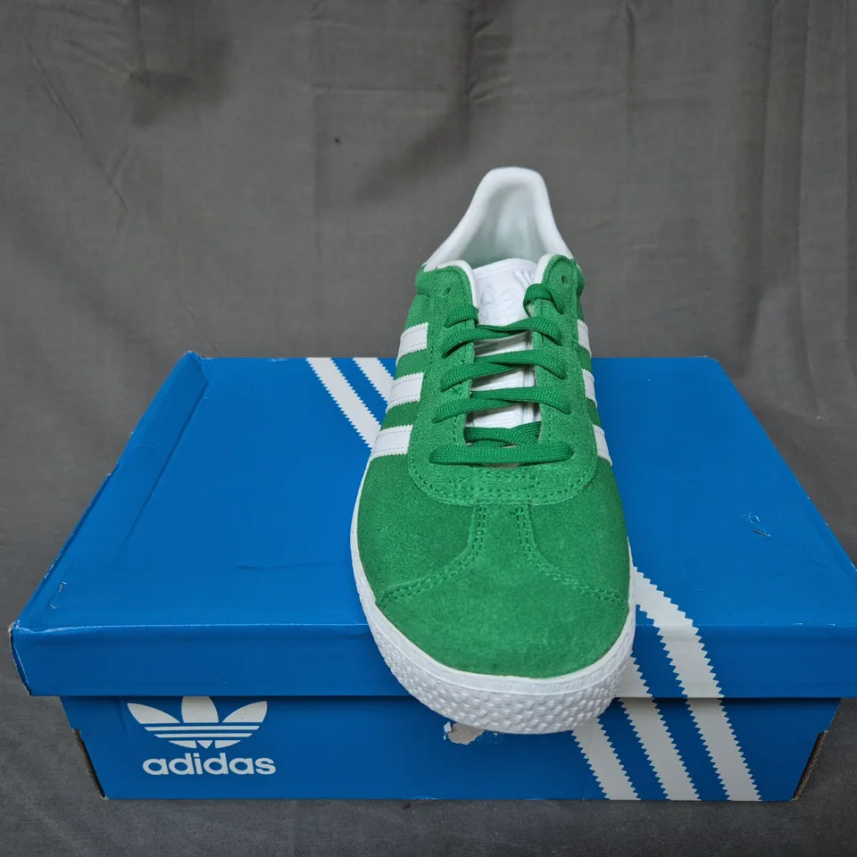 BOXED ADIDAS GAZELLE JR TRAINERS IN GREEN - JUNIOR UK 5