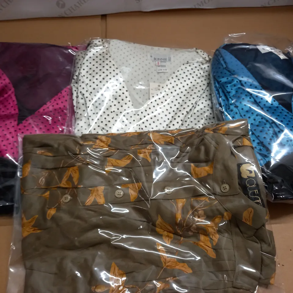 LOT OF APPROXIMATELY 40 ASSORTED BAGGED CLOTHING ITEMS - SIZE UNSPECIFIED