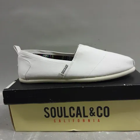 BOXED PAIR OF SOULCAL & CO LONG BEACH SLIP ON SHOES IN WHITE - 8