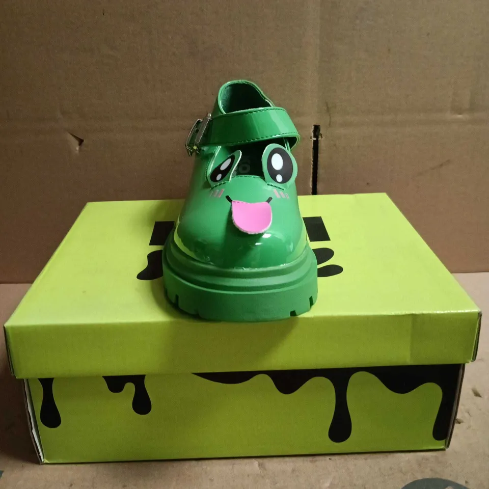 KOI KIDZ LIL TIRA CHEEKY FROG MARY JANE SHOES GREEN SIZE 2
