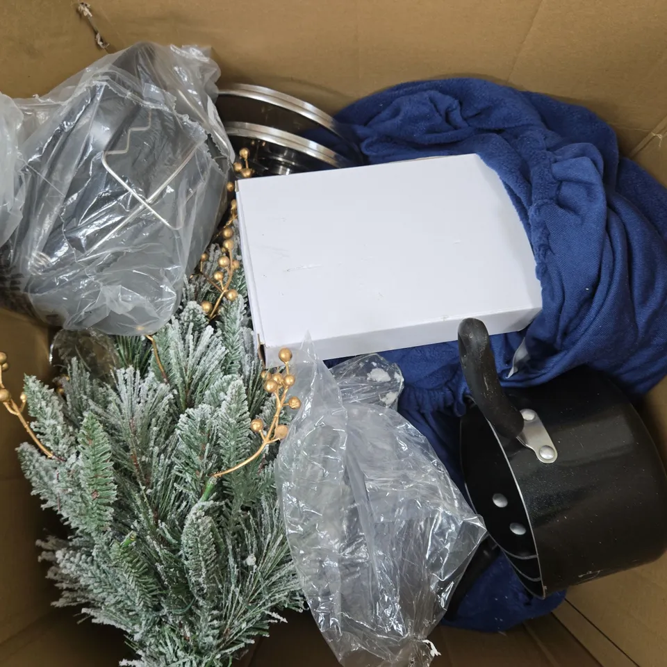 APPROXIMATELY 8 ASSORTED ITEMS TO INCLUDE CHRISTMAS TREE PART, PANS, THROW, ETC - COLLECTION ONLY
