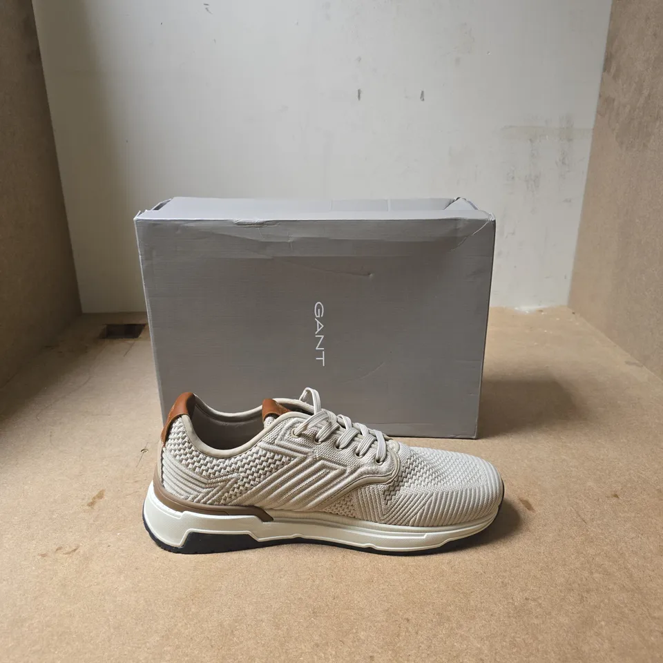 GANT KNIT RUNNER TRAINERS – WHITE/BEIGE - UK SIZE 8.5 
