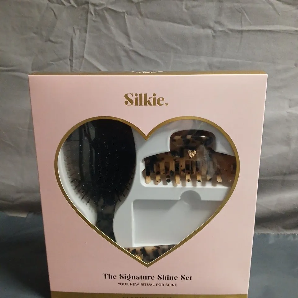 SILKIE THE SIGNATURE SHINE SET – HAIR BRUSH & ACCESSORIES, BOXED
