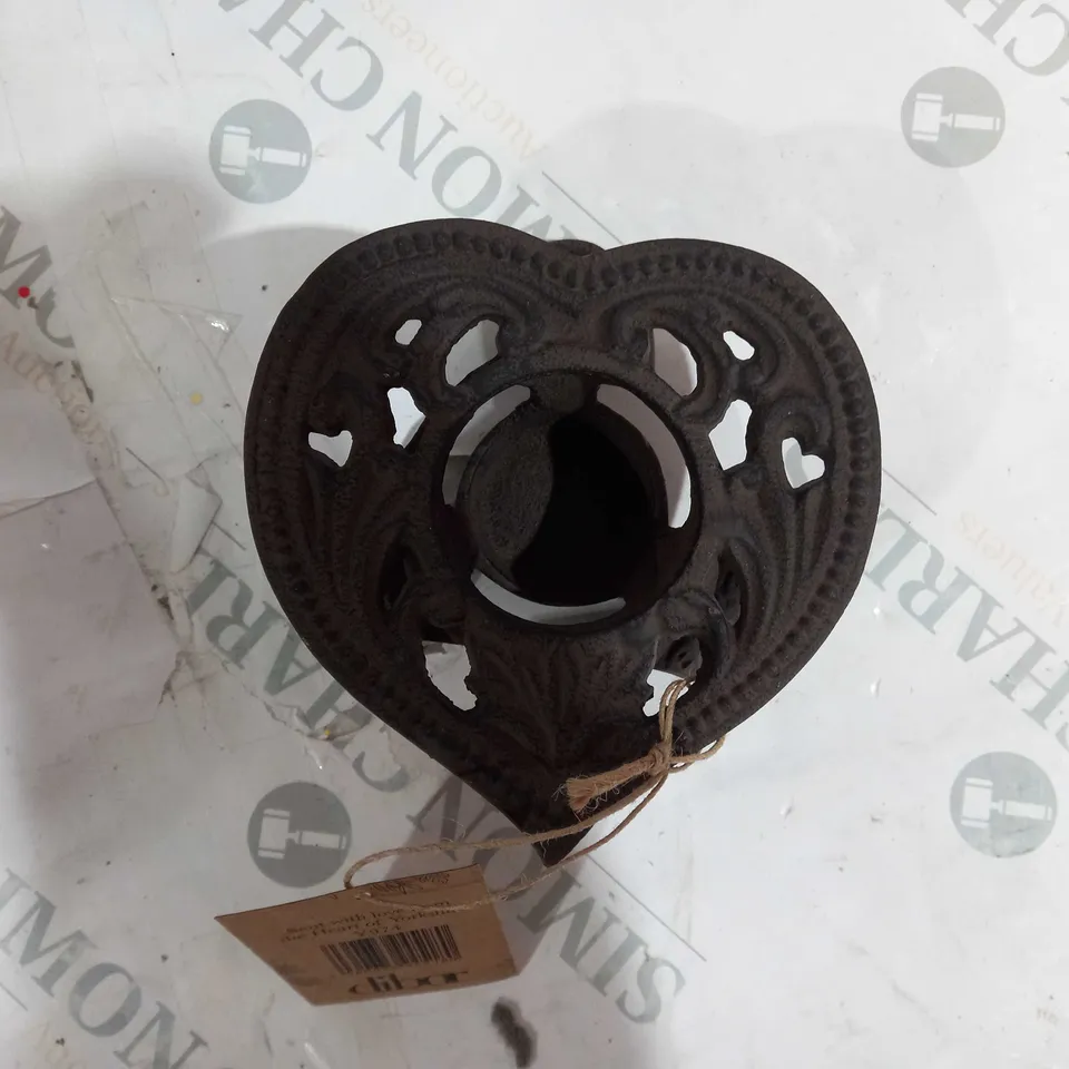 DIBOR IRON CANDLE HOLDER